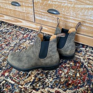 Blundstone 1351 rustic brown high top boots. Mens 8 women’s 10. Never worn